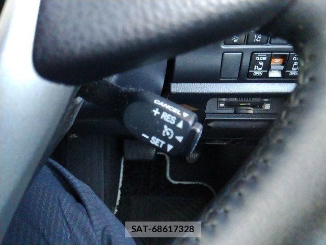 Toyota VOXY 2020-10 8039083-21