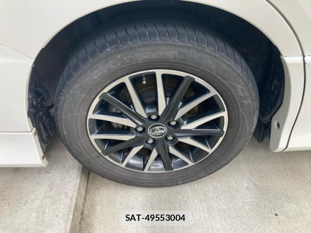Toyota VOXY 2014-07 8039101-5