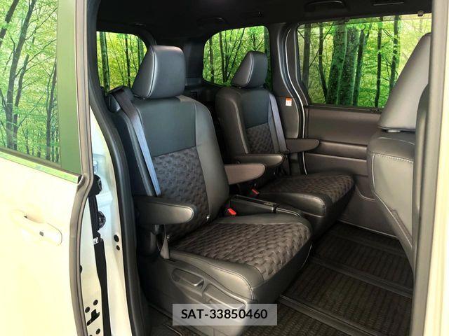 Toyota VOXY 2025-08 8039068-11
