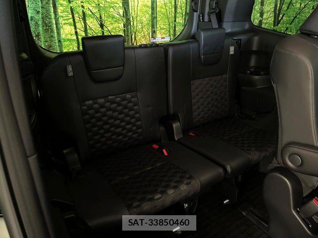 Toyota VOXY 2025-08 8039068-12