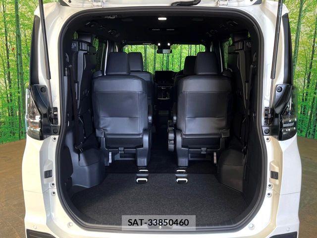 Toyota VOXY 2025-08 8039068-13