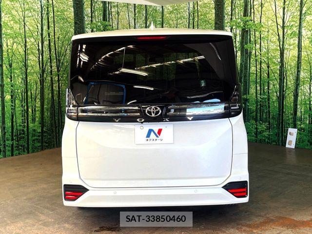 Toyota VOXY 2025-08 8039068-15
