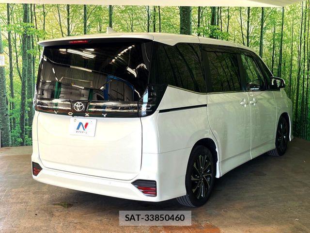 Toyota VOXY 2025-08 8039068-17