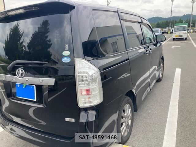 Toyota VOXY 2011-03 8039122-11