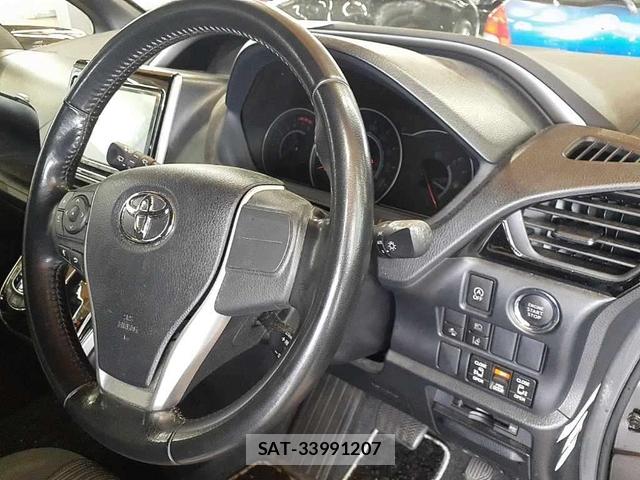 Toyota VOXY 2019-06 8044946-10