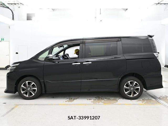Toyota VOXY 2019-06 8044946-1