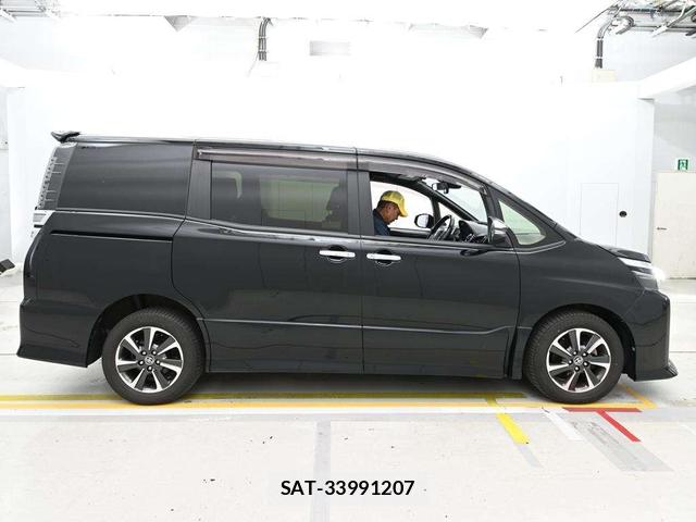 Toyota VOXY 2019-06 8044946-5