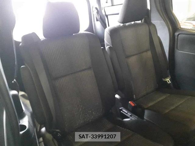 Toyota VOXY 2019-06 8044946-8