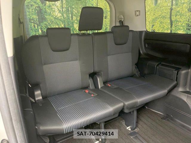 Toyota VOXY 2016-10 8039092-9