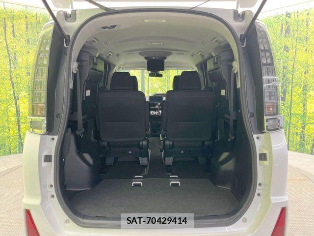 Toyota VOXY 2016-10 8039092-10