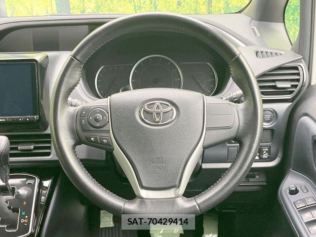 Toyota VOXY 2016-10 8039092-11