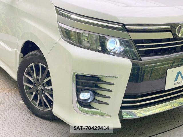 Toyota VOXY 2016-10 8039092-12