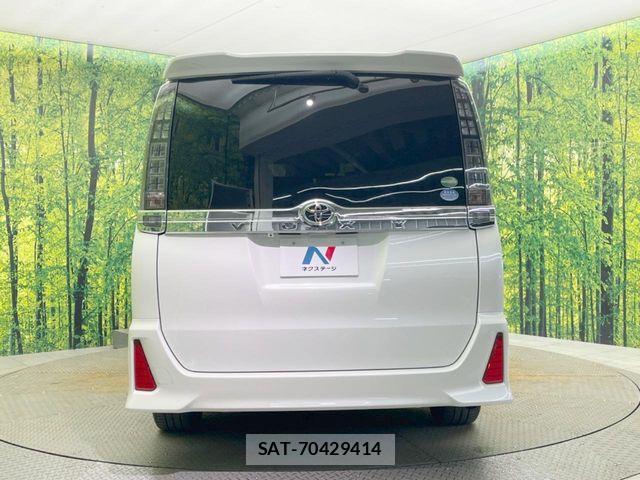 Toyota VOXY 2016-10 8039092-15