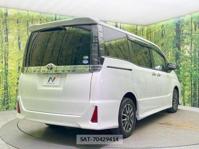 Toyota VOXY 2016-10 8039092-17