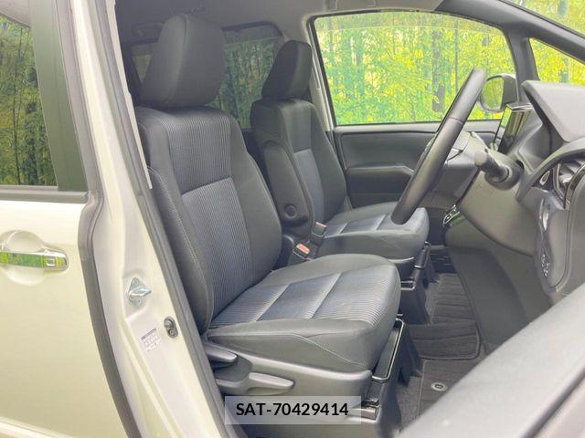 Toyota VOXY 2016-10 8039092-7