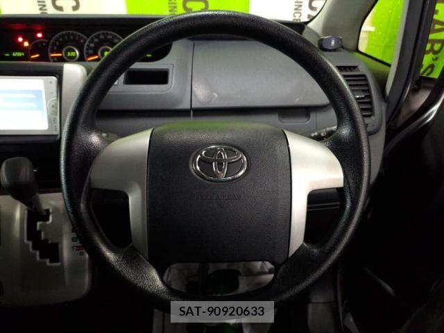 Toyota VOXY 2013-06 8039099-12