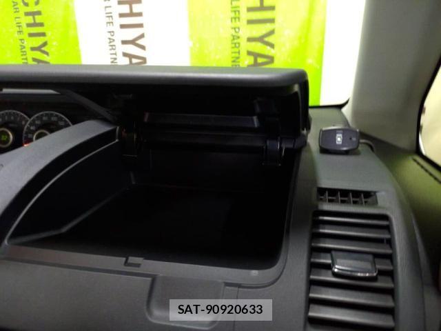 Toyota VOXY 2013-06 8039099-15