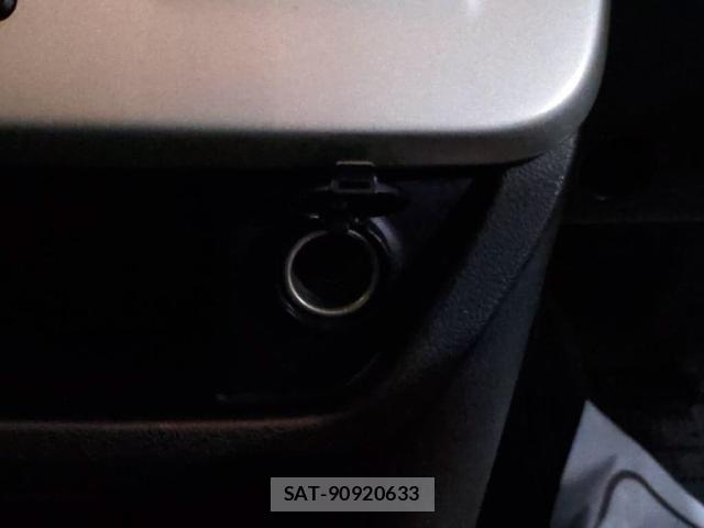Toyota VOXY 2013-06 8039099-19