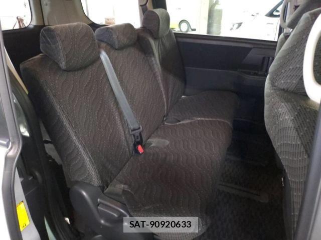 Toyota VOXY 2013-06 8039099-21