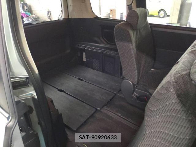 Toyota VOXY 2013-06 8039099-22