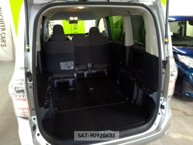 Toyota VOXY 2013-06 8039099-25