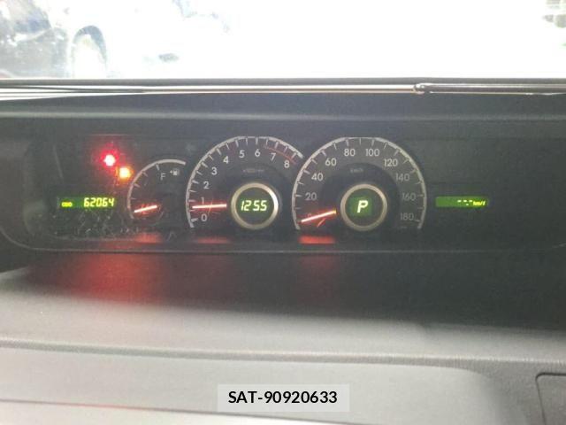 Toyota VOXY 2013-06 8039099-28
