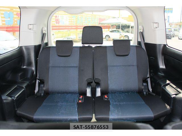 Toyota VOXY 2014-06 8039097-14