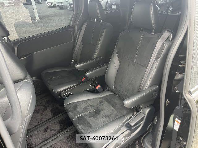 Toyota VOXY 2017-01 8039091-12