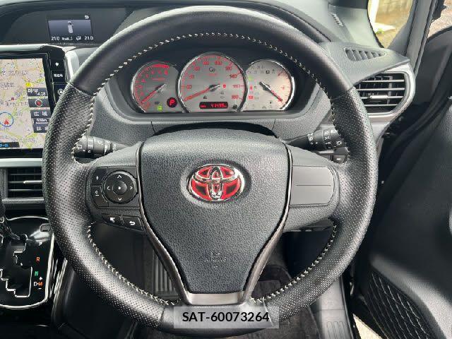 Toyota VOXY 2017-01 8039091-13