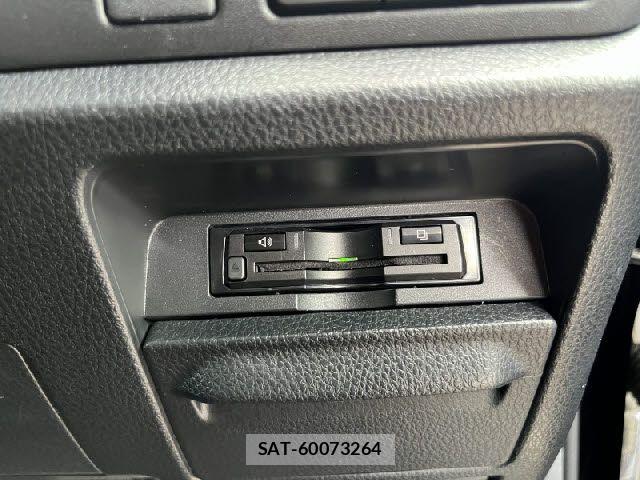 Toyota VOXY 2017-01 8039091-15