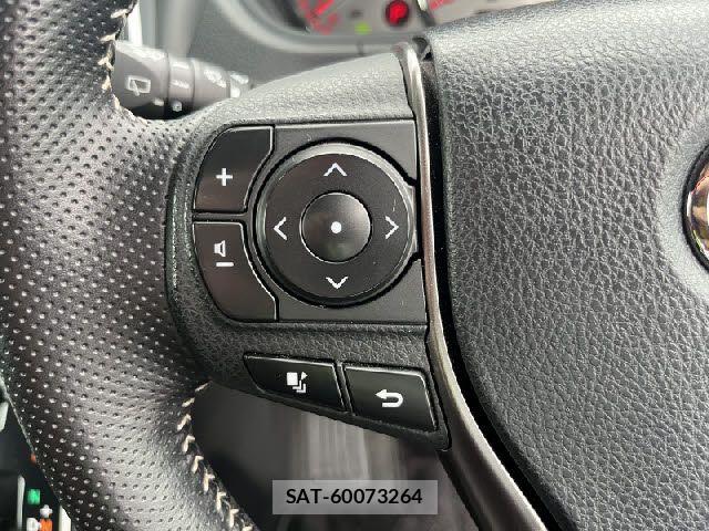 Toyota VOXY 2017-01 8039091-16
