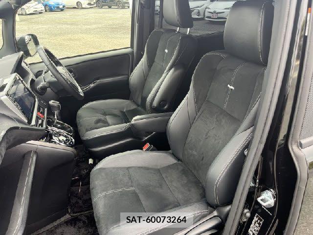 Toyota VOXY 2017-01 8039091-18