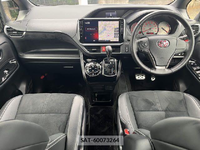 Toyota VOXY 2017-01 8039091-1