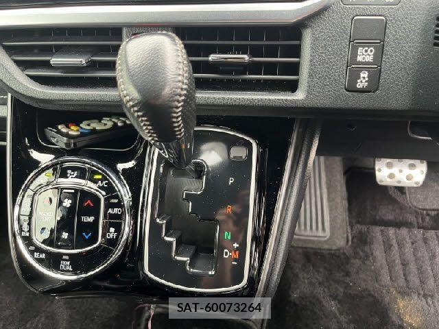 Toyota VOXY 2017-01 8039091-19