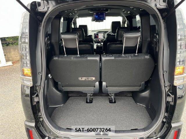 Toyota VOXY 2017-01 8039091-20