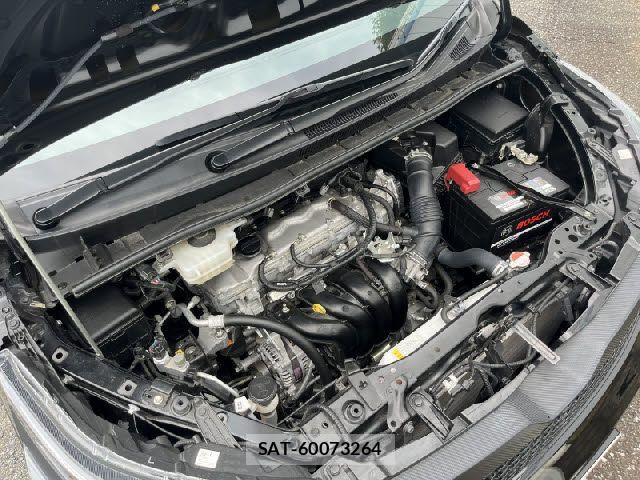 Toyota VOXY 2017-01 8039091-27