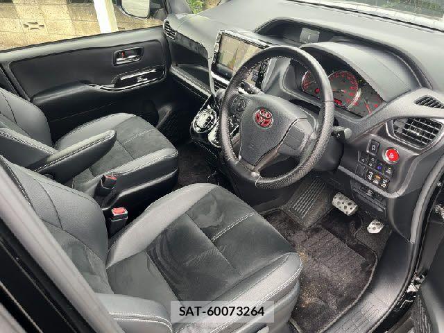 Toyota VOXY 2017-01 8039091-3