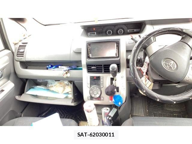 Toyota VOXY 2009-10 8039119-8