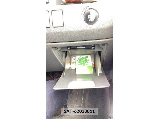 Toyota VOXY 2009-10 8039119-12