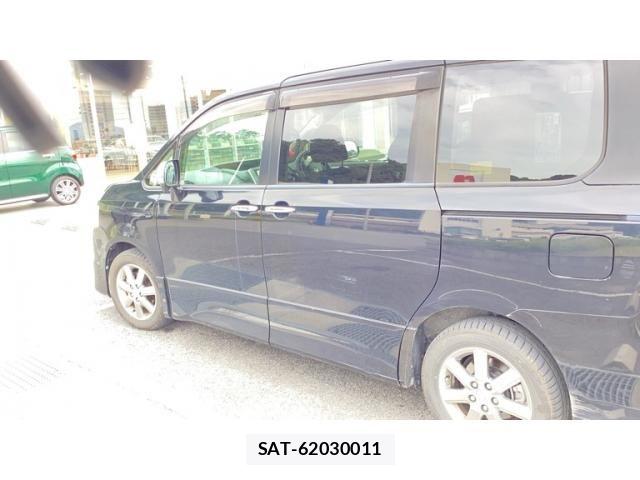 Toyota VOXY 2009-10 8039119-1