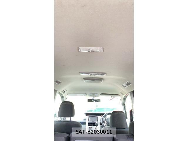 Toyota VOXY 2009-10 8039119-6