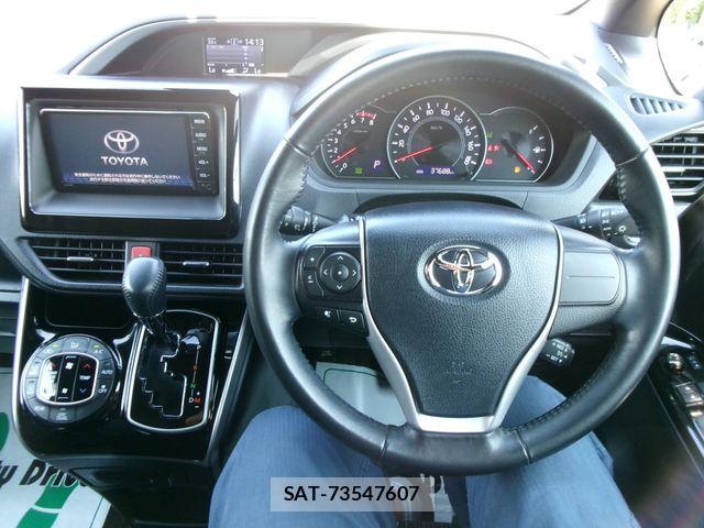 Toyota VOXY 2020-06 8039074-17