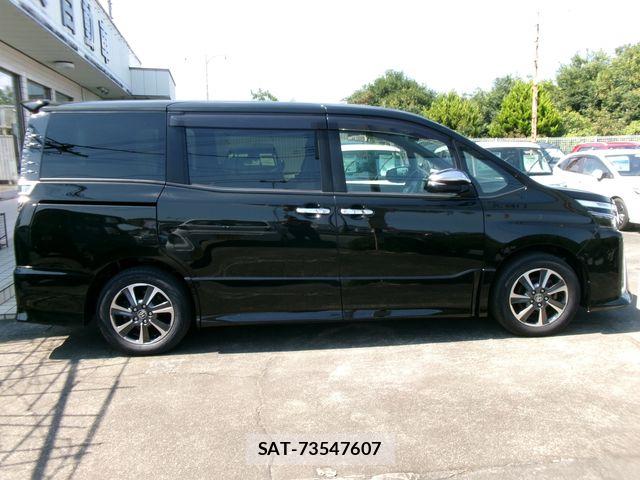 Toyota VOXY 2020-06 8039074-3