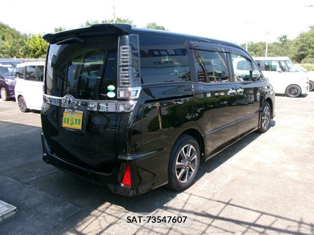 Toyota VOXY 2020-06 8039074-4