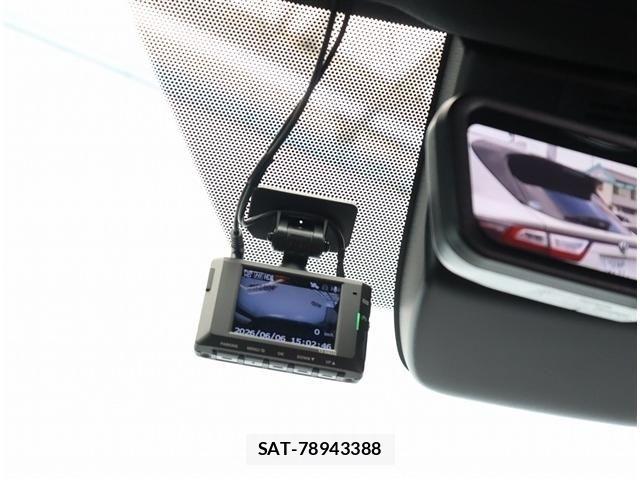 Toyota VOXY 2022-02 8039058-9