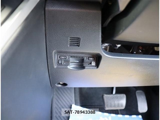 Toyota VOXY 2022-02 8039058-14