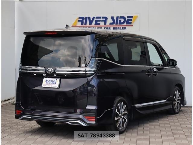 Toyota VOXY 2022-02 8039058-2