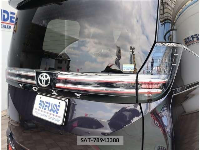 Toyota VOXY 2022-02 8039058-26