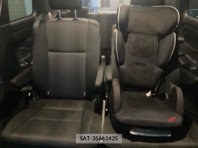 Toyota VOXY 2018-08 8039095-12