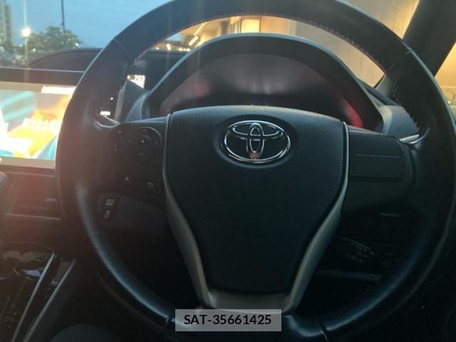 Toyota VOXY 2018-08 8039095-16